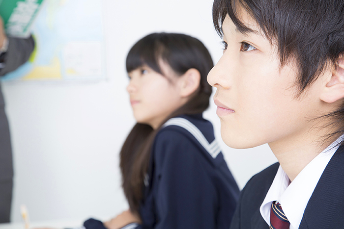 授業に集中する学生たち